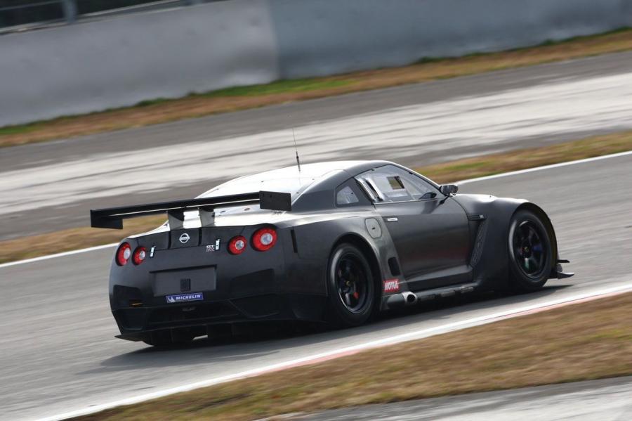 Nissan GT-R FIA GT1 2009 года  (фото 14 из 28)